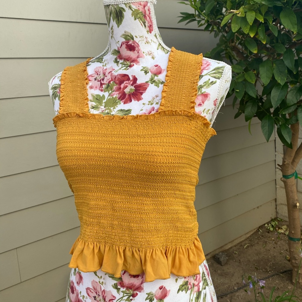 Yellow stretchy summer top!